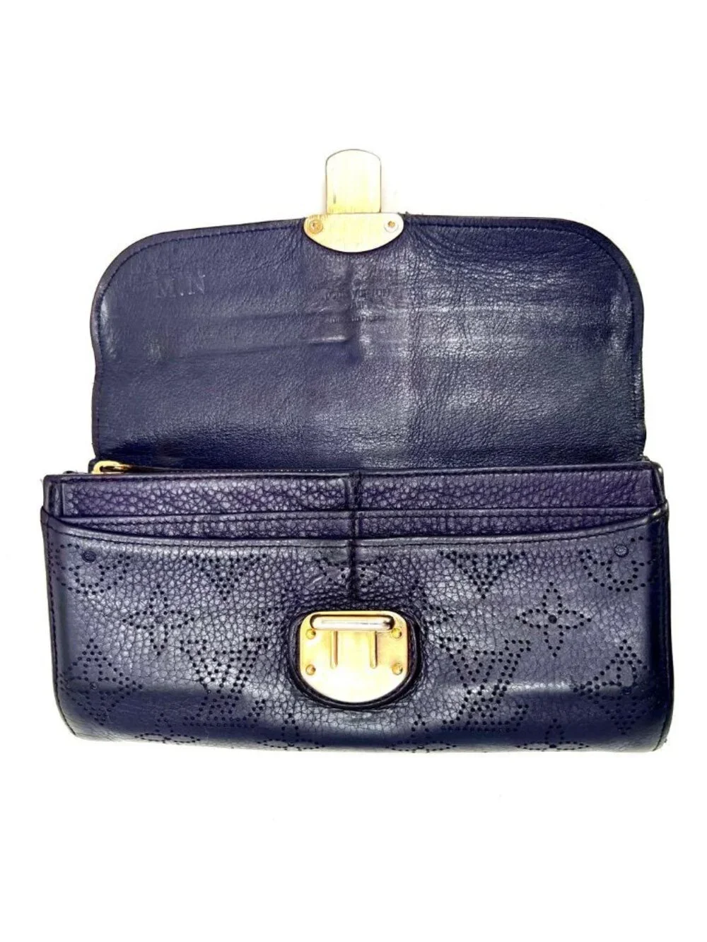 Louis Vuitton color dark